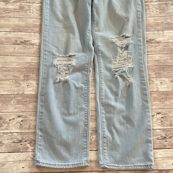 Levi’s 724 High Rise Straight Crop Leg Light Wash Ripped Knees Jeans - Picture 4 of 11